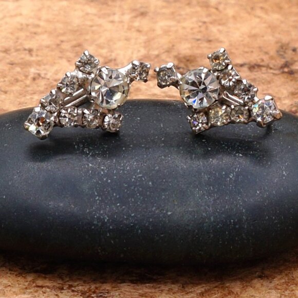 1960 Art Deco Style Chevron Crystal Cluster Stud Earrings Screw Back - Picture 8 of 8